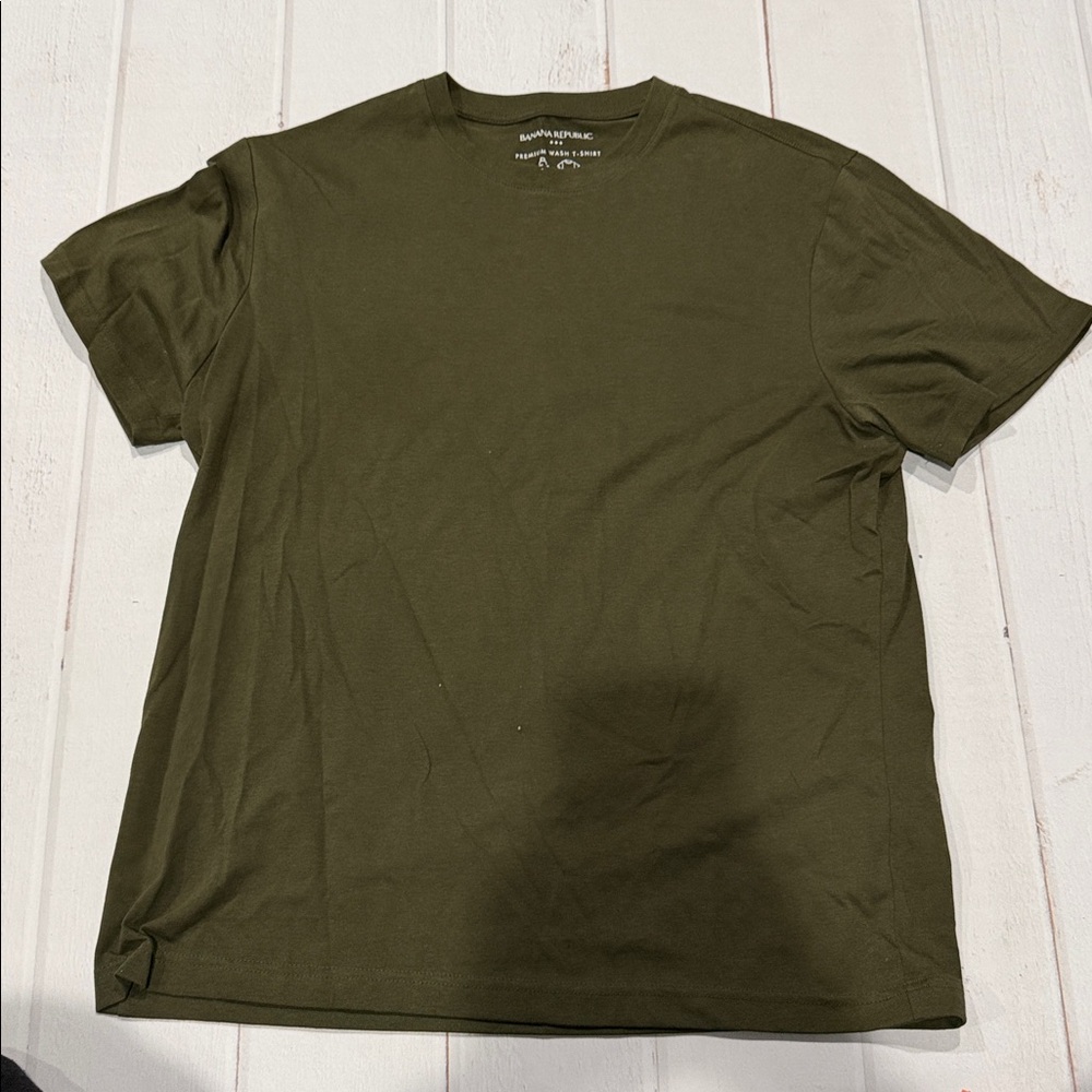 Banana Republic Men's Premium Green Tee